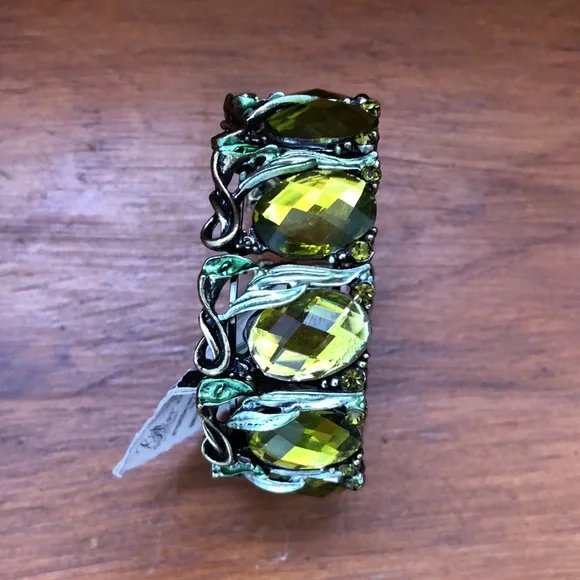 Cuff Bracelet - Picture 4 of 5